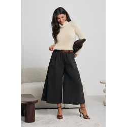 SWETER Z GOLFEM O FUTERKOWEJ FAKTURZE