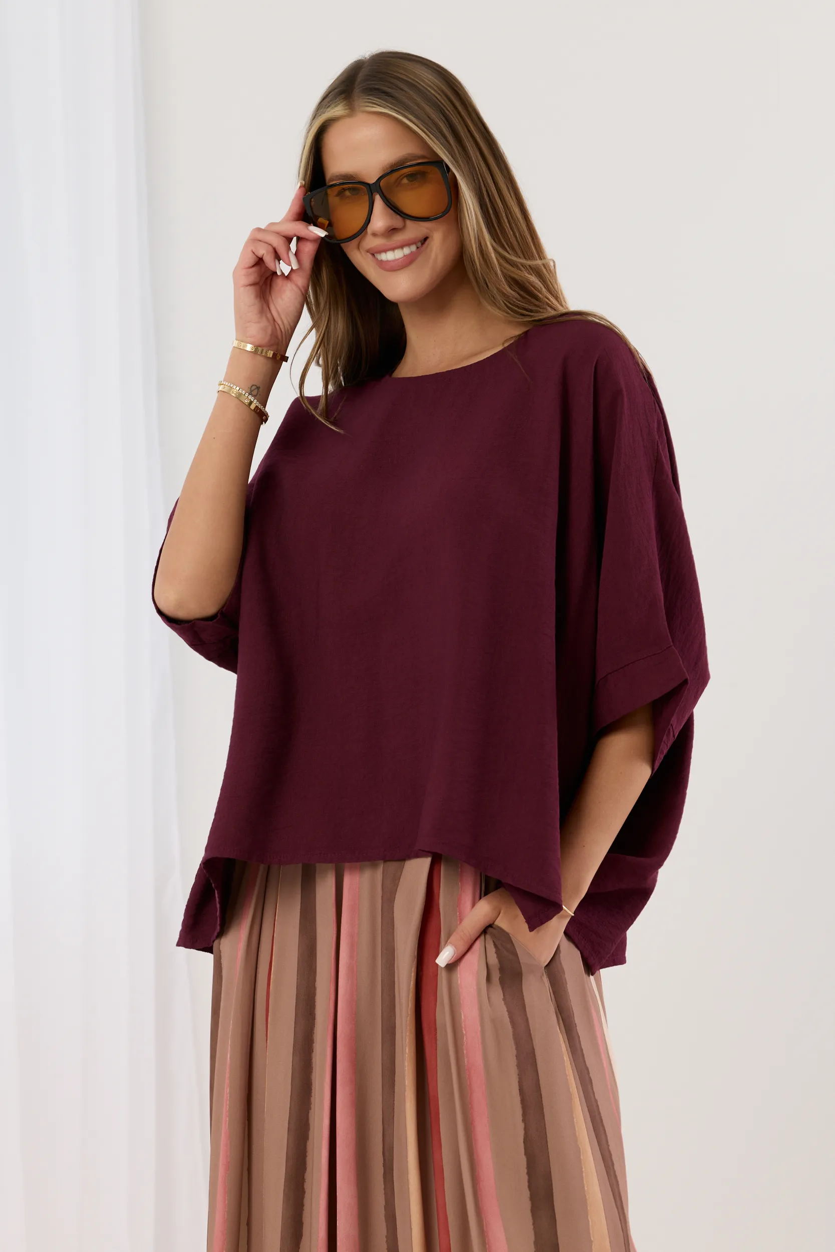 Bluzka oversize z ozdobną kokardą na plecach