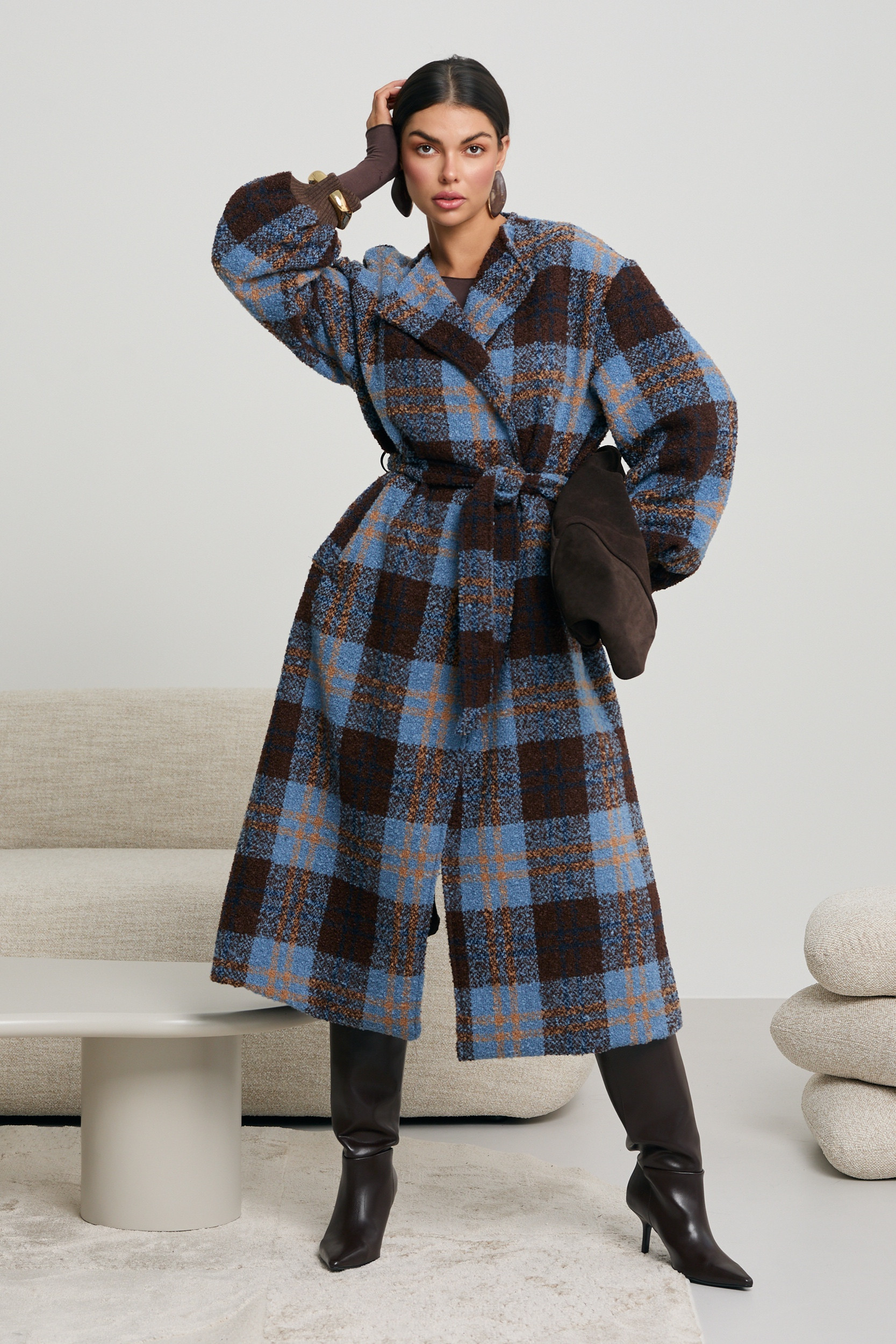 PŁASZCZ W KRATĘ O KIMONOWYM KROJU