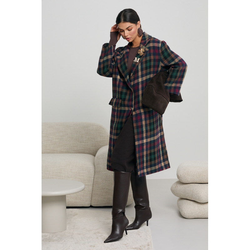 OVERSIZOWY PŁASZCZ W KRATĘ Z OZDOBNYMI BROSZKAMI