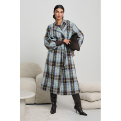 PŁASZCZ O KROJU KIMONO W PASTELOWĄ KRATĘ