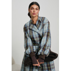 PŁASZCZ O KROJU KIMONO W PASTELOWĄ KRATĘ