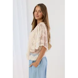 Bluzka boho ze wstawkami z koronki i ozdobnymi koralikami