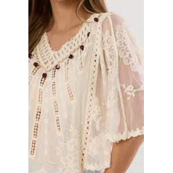 Bluzka boho ze wstawkami z koronki i ozdobnymi koralikami