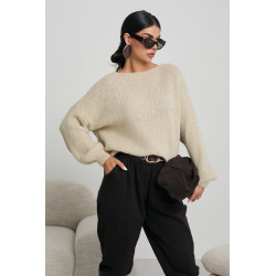 SWETER O OVERSIZEOWYM KROJU