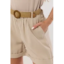 Szorty z podwiniętą nogawką i paskiem boho