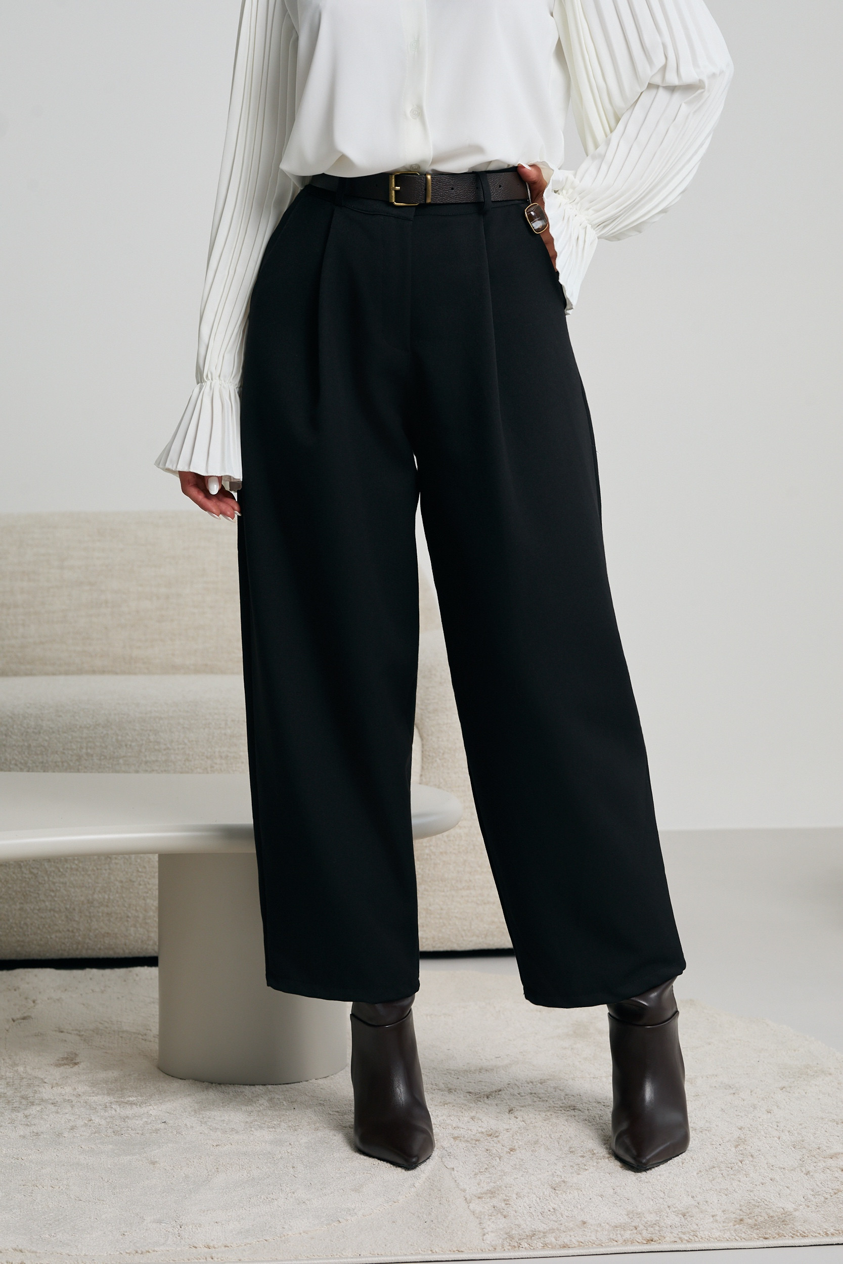 SPODNIE TYPU PALAZZO Z ZAKŁADKAMI I PASKIEM