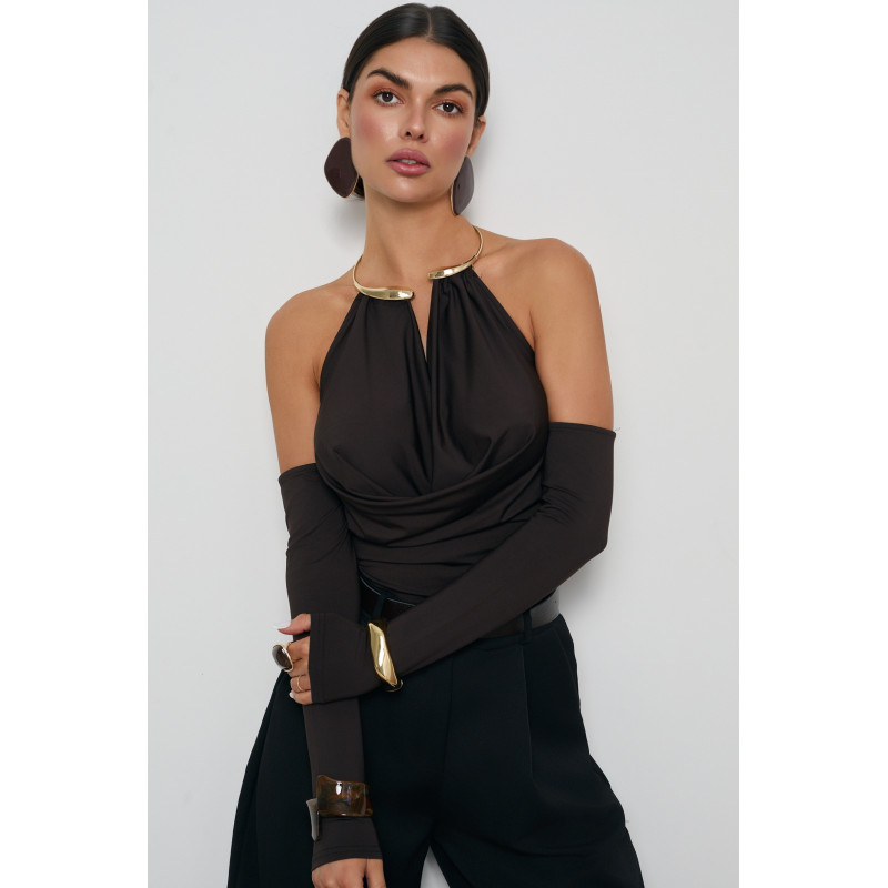 BODY HALTER Z NASZYJNIKIEM I ODKRYTYMI RAMIONAMI