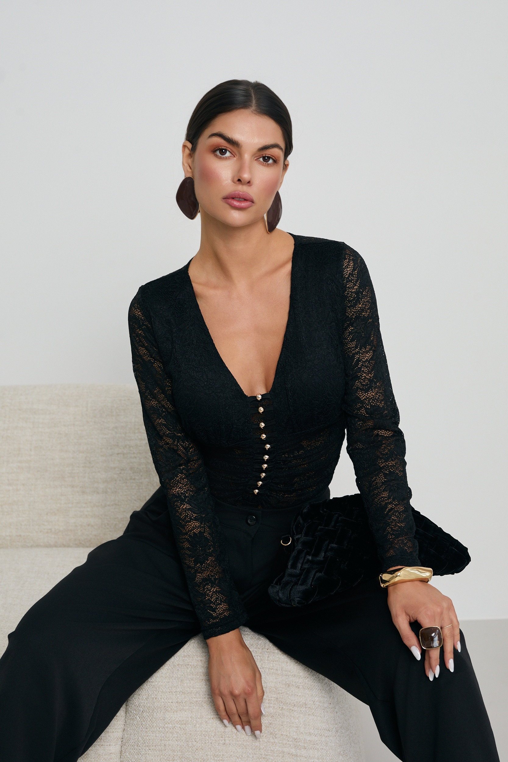 KORONKOWE BODY Z DEKORACYJNYMI GUZIKAMI