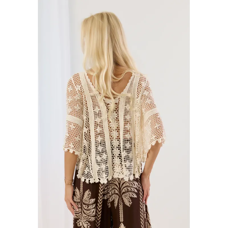 Ażurowa bluzka boho z szerokimi rękawami i frędzlami