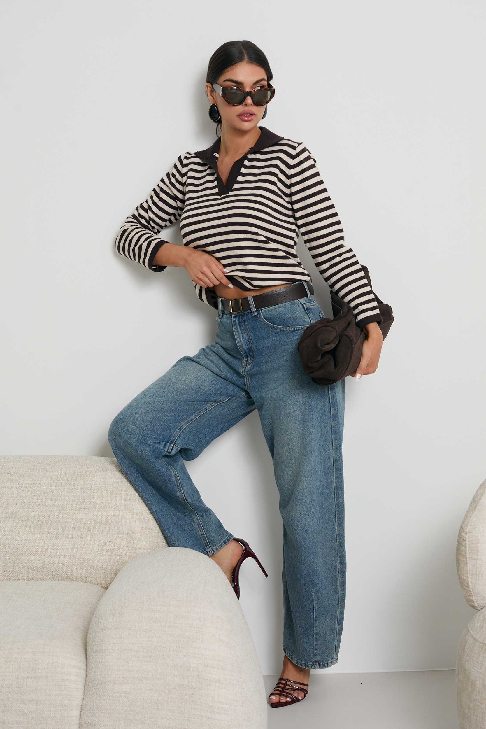 SWETER W PASKI Z KOŁNIERZYKIEM