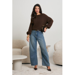 SWETER O OVERSIZEOWYM KROJU