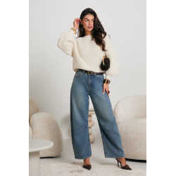 SWETER O OVERSIZEOWYM KROJU