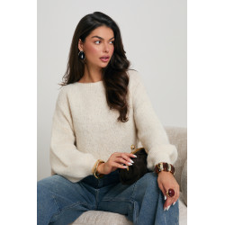 SWETER O OVERSIZEOWYM KROJU