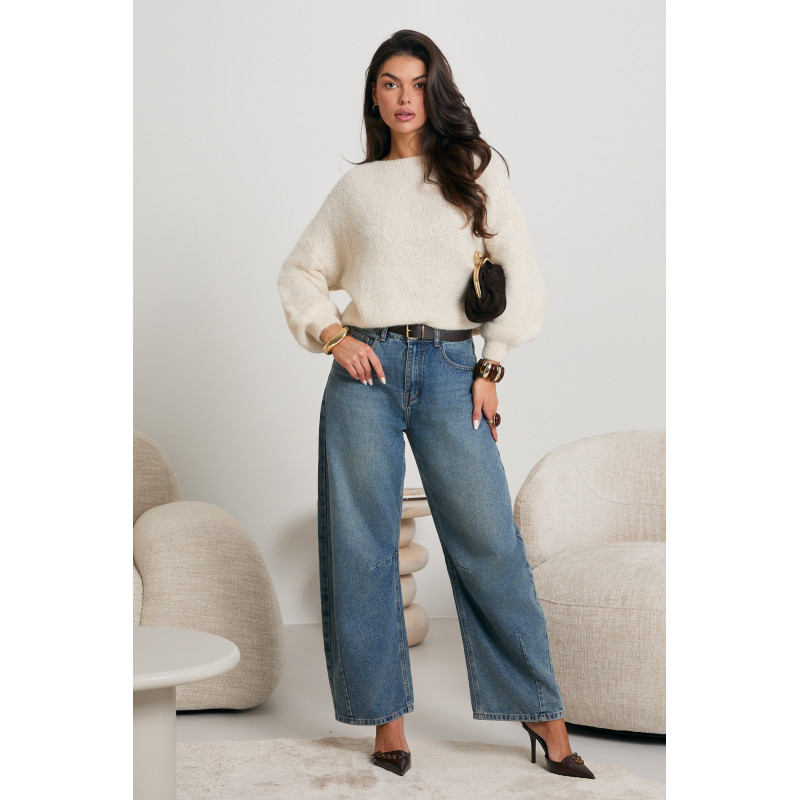 SWETER O OVERSIZEOWYM KROJU