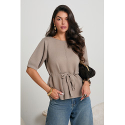 SWETER Z MODELUJĄCYM WIĄZANIEM W PASIE