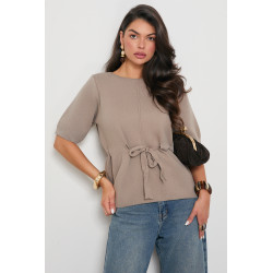 SWETER Z MODELUJĄCYM WIĄZANIEM W PASIE