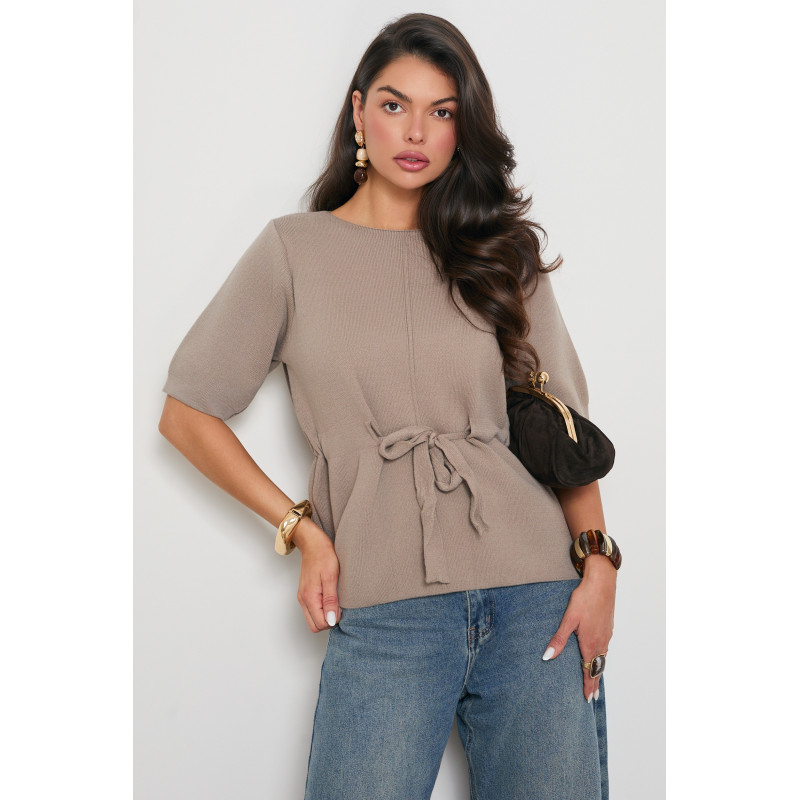 SWETER Z MODELUJĄCYM WIĄZANIEM W PASIE