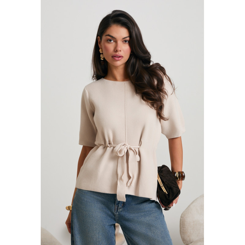 SWETER Z MODELUJĄCYM WIĄZANIEM W PASIE