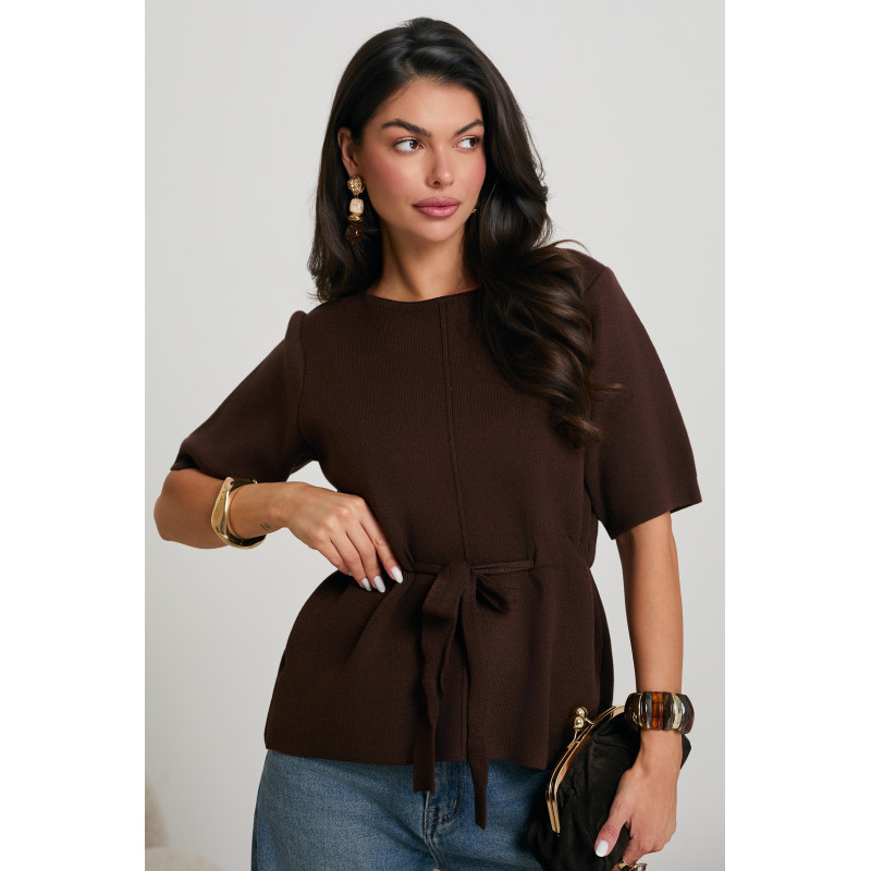 SWETER Z MODELUJĄCYM WIĄZANIEM W PASIE