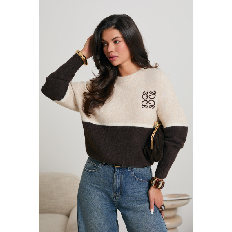 DWUKOLOROWY SWETER Z DEKORACYJNYM HAFTEM