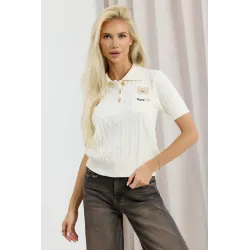Sweter polo o warkoczowym splocie z misiem i złotymi guzikami