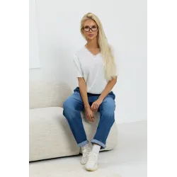 Jeansy typu boyfriend z gumką w pasie i paskiem