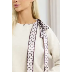 Sweter z ozdobną apaszką wiązaną przy dekolcie