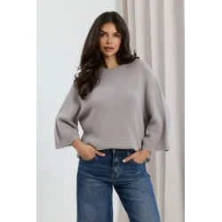 Miękki sweter oversize z rękawami 3/4