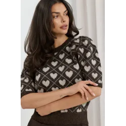 Sweter w serca z bufiastymi rękawami