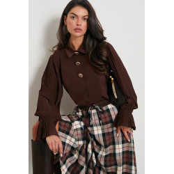 KOSZULA Z PLISOWANYMI RĘKAWAMI I ZŁOTYMI GUZIKAMI