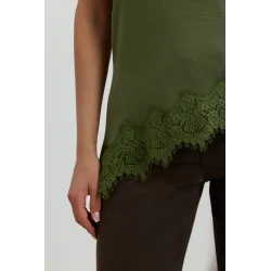 Dzianinowy top bez rękawów z dekoltem typu halter i koronką