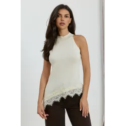 Dzianinowy top bez rękawów z dekoltem typu halter i koronką