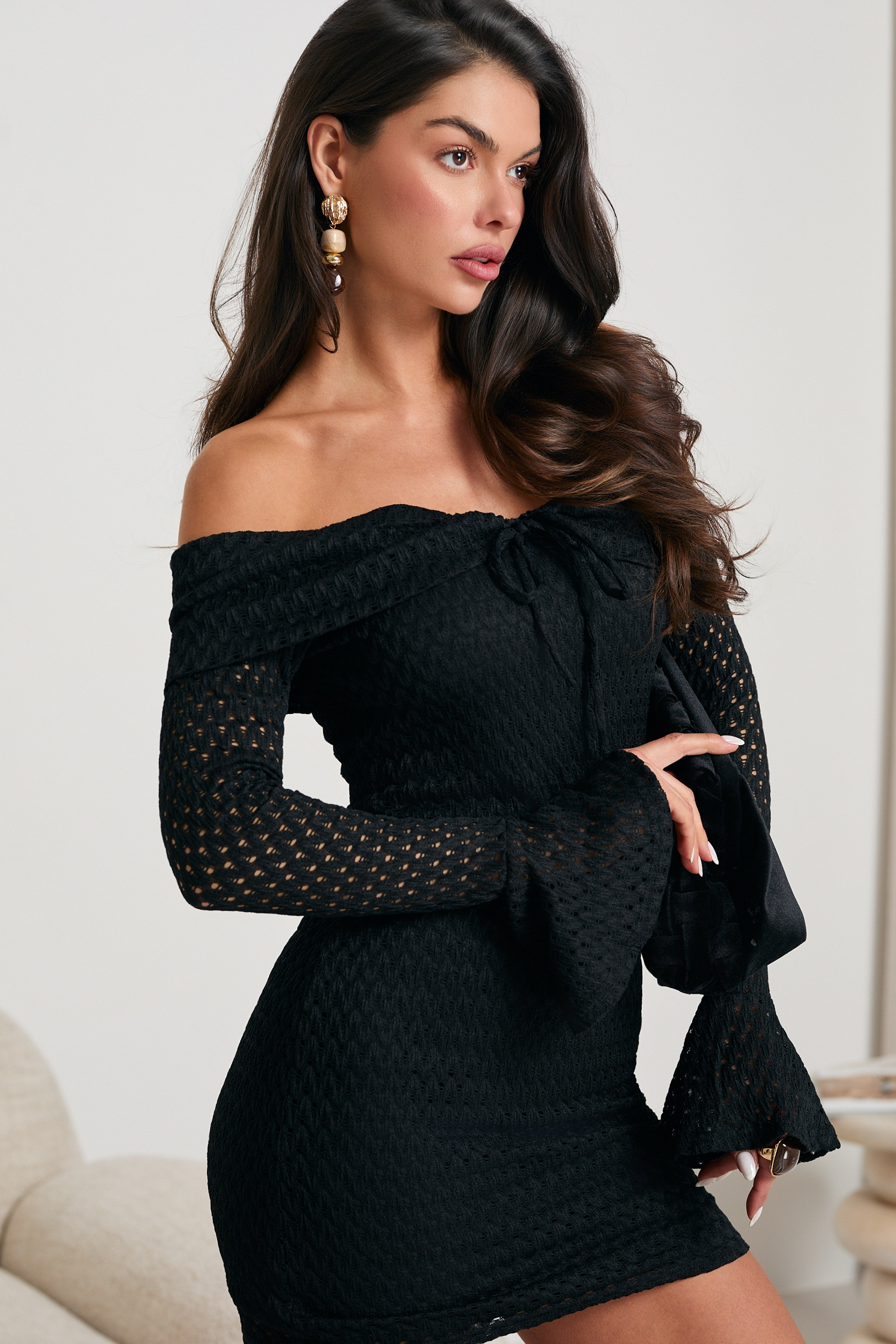 AŻUROWA SUKIENKA HISZPANKA Z ROZKLOSZOWANYMI RĘKAWAMI