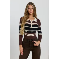 Prążkowane body polo w paski z ozdobnymi guzikami
