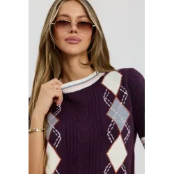 Sweter w romby z warkoczowym splotem