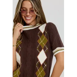 Sweter w romby z warkoczowym splotem