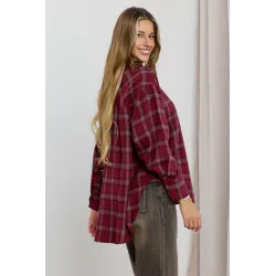 Koszula oversize w kratę z ozdobnymi przypinkami
