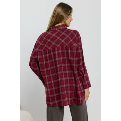 Koszula oversize w kratę z ozdobnymi przypinkami