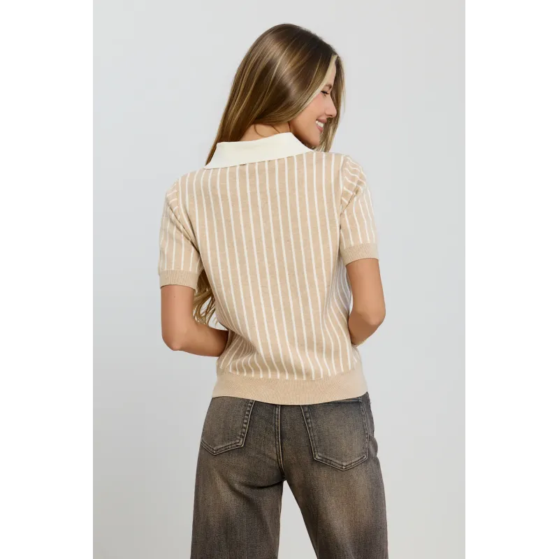 Sweter polo w paski z krótkim rękawem i naszywką misia