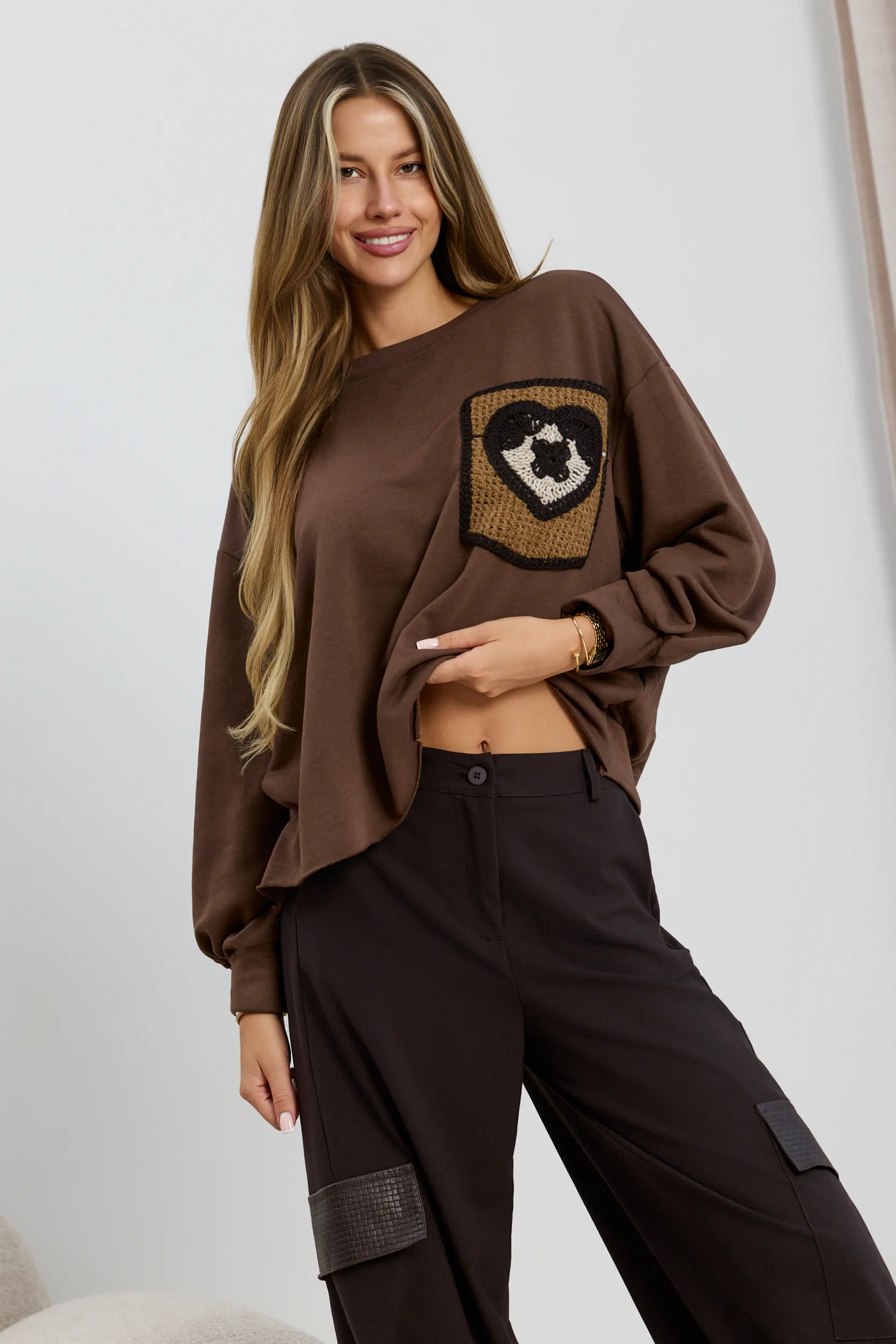 Bluza oversize z szydełkową naszywką