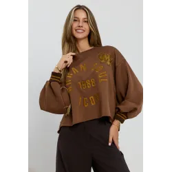 Bluza crop z surowym wykończeniem i haftem