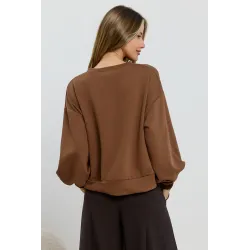 Bluza crop z surowym wykończeniem i haftem