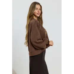 Bluza crop z surowym wykończeniem i haftem