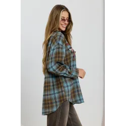 Koszula oversize w kratę z ozdobnymi aplikacjami