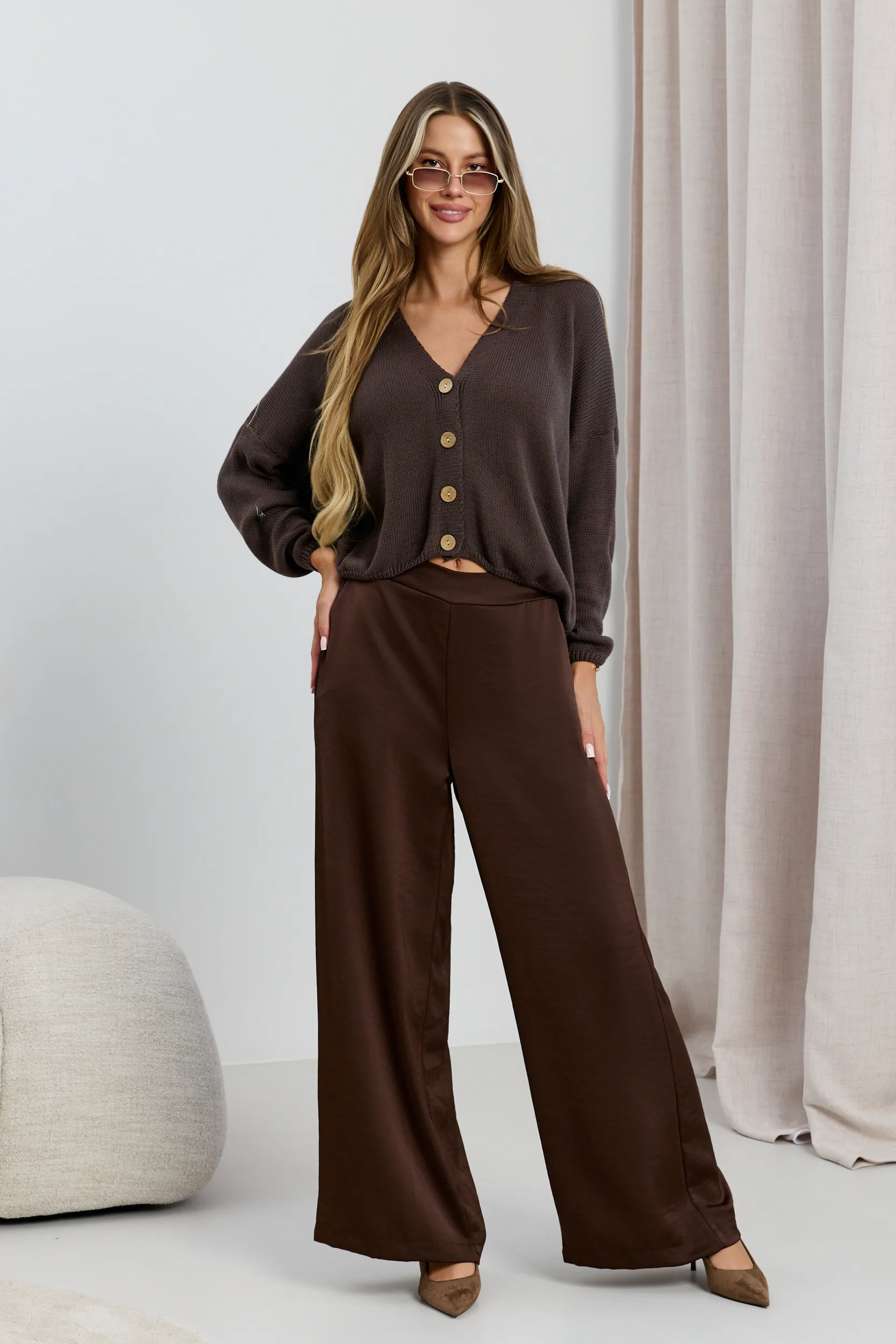 Satynowe spodnie wide leg z wysokim stanem