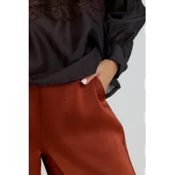 Satynowe spodnie wide leg z kieszeniami