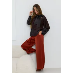 Satynowe spodnie wide leg z kieszeniami