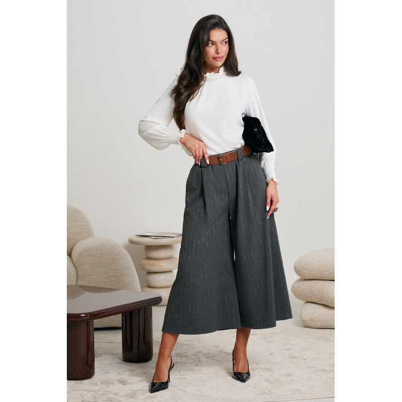 ELEGANCKA BLUZKA ZE STÓJKĄ OZDOBIONĄ PEREŁKAMI