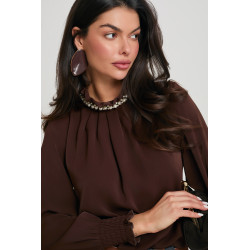 ELEGANCKA BLUZKA ZE STÓJKĄ OZDOBIONĄ PEREŁKAMI